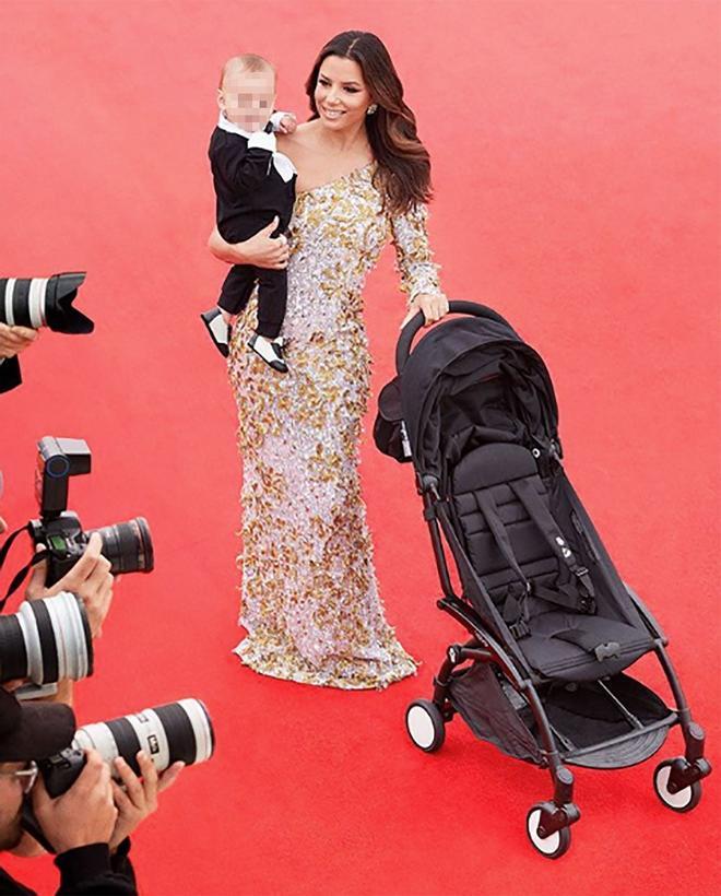 Eva Longoria en la alfombra roja con su bebé