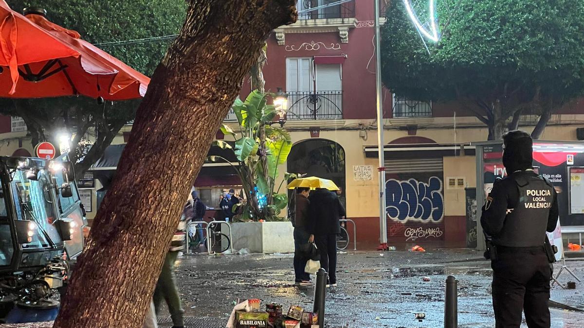 La Policía toma Russafa ante el disparo indiscriminado de pirotecnia