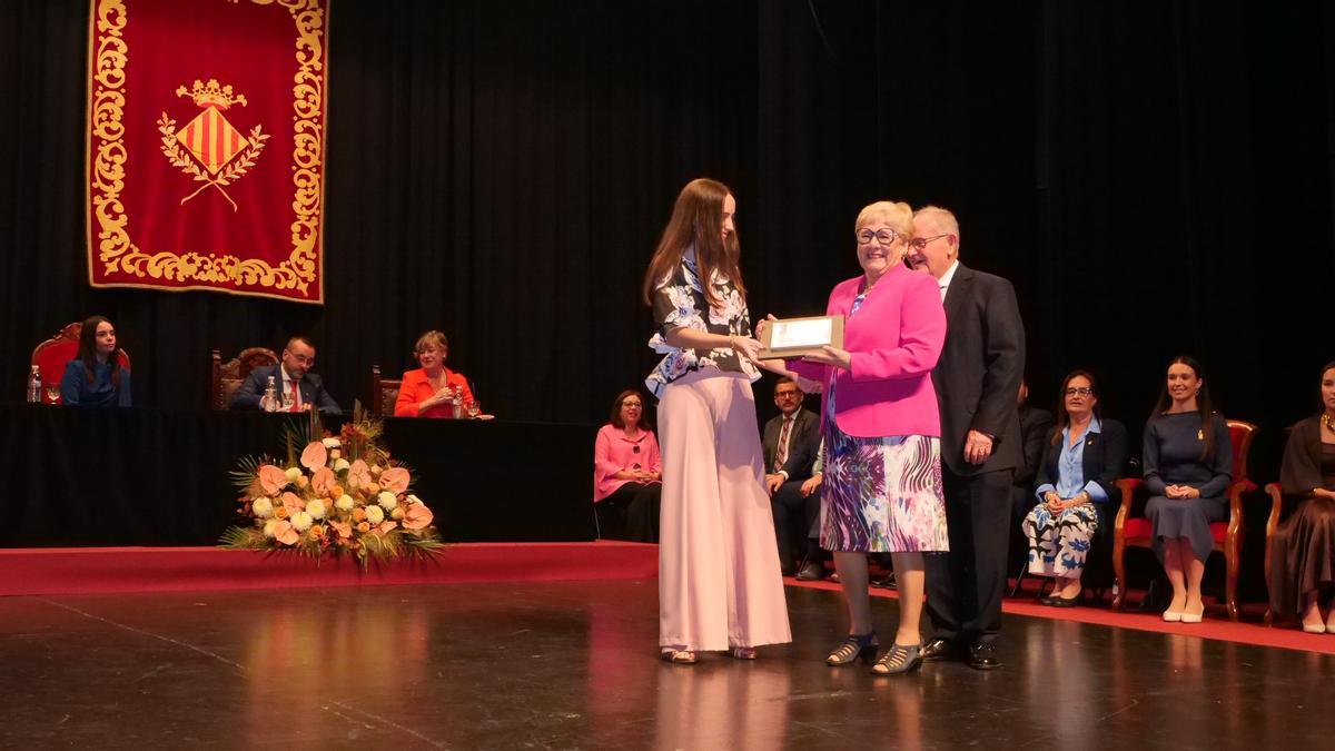 Las imágenes del homenaje a los matrimonios que celebran sus bodas de oro en Vila-real