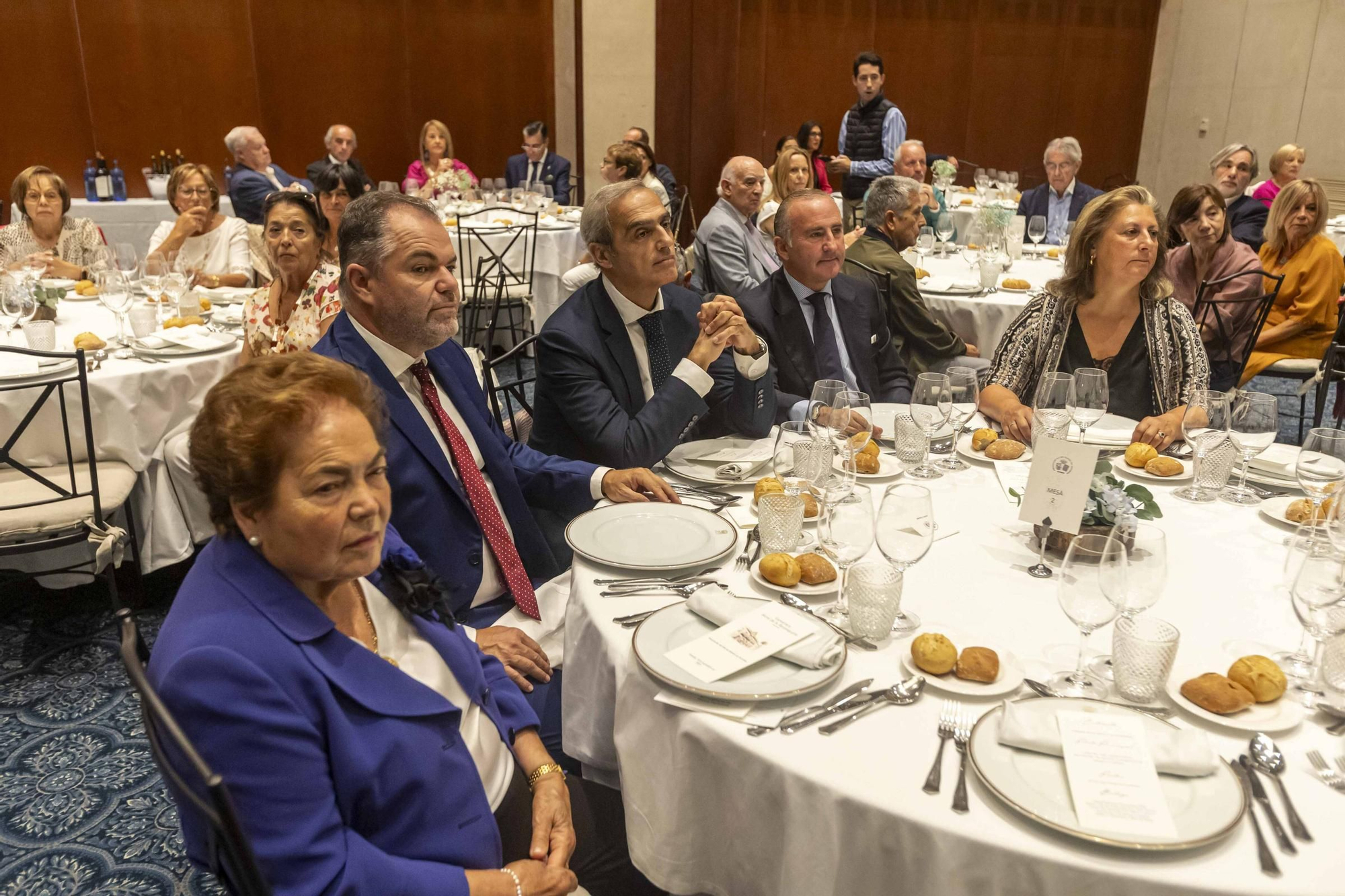 La Asociación Día de Galicia en Asturias entrega su medalla de oro a Adrián Barbón y Carmen Moriyón