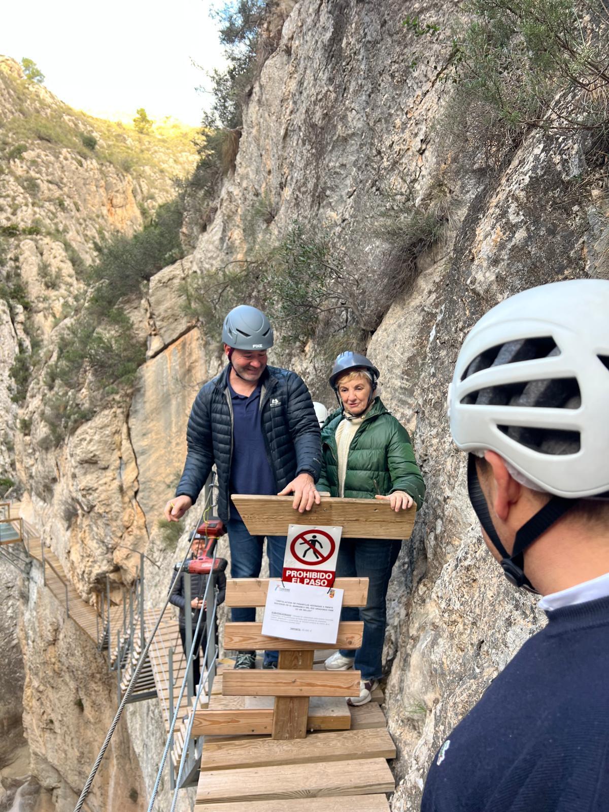 Nuevo tramo de 20 metros en la pasarela del pantano de Relleu