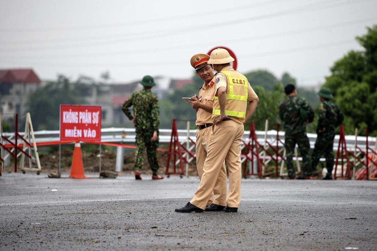 Un puente se desploma en Vietnam y deja al menos 13 desaparecidos