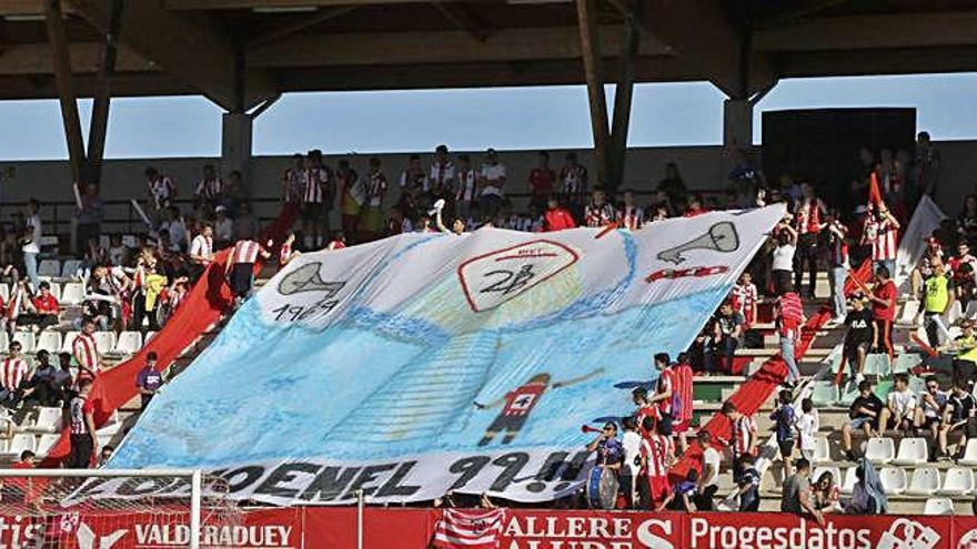 Pancarta de apoyo en el play-off de ascenso ante el Haro Deportivo que reza &quot;Como en el 99!!&quot;.