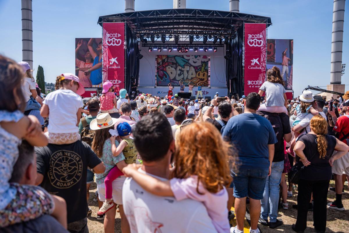 Este fin de semana, 30 y 31 de mayo, la Anella Olímpica de Montjuïc acoge la iniciativa ‘3Cat en Viu’, la gran fiesta de la tele pública catalana para acercar sus programas a la audiencia. Cinco escenarios llenarán más de 25.000 metros cuadrados, de 10.00 a 18.00 horas, para ofrecer actividades y espectáculos en directo.