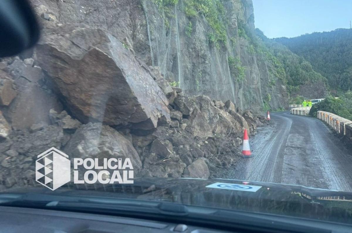 Desprendimientos en una de las carreteras de Santa Cruz de Tenerife