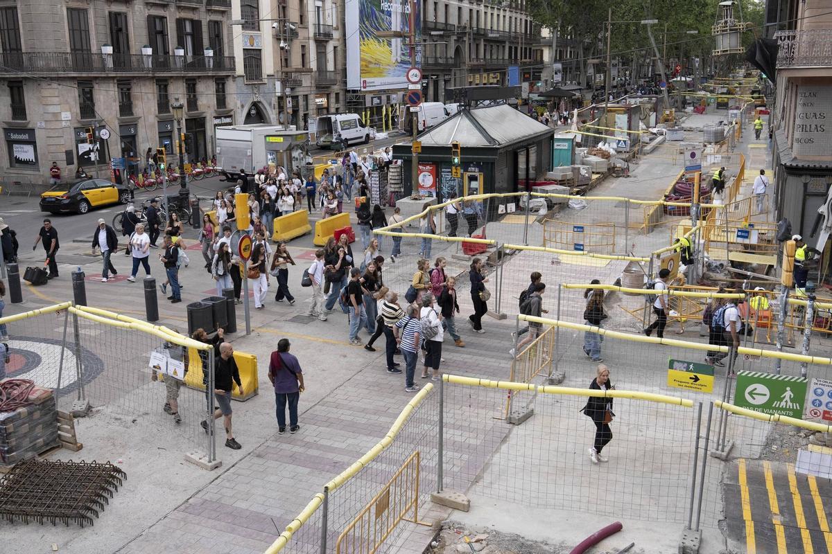 Barcelona 22/05/2025 Obras de la Rambla En la foto, obras en el lado Gòtic a la altura de carrer Boqueria Fotografía de Ferran Nadeu