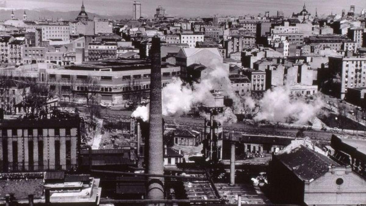 Imagen de la fábrica de gas de Madrid en 1960, unos años antes de su derribo.