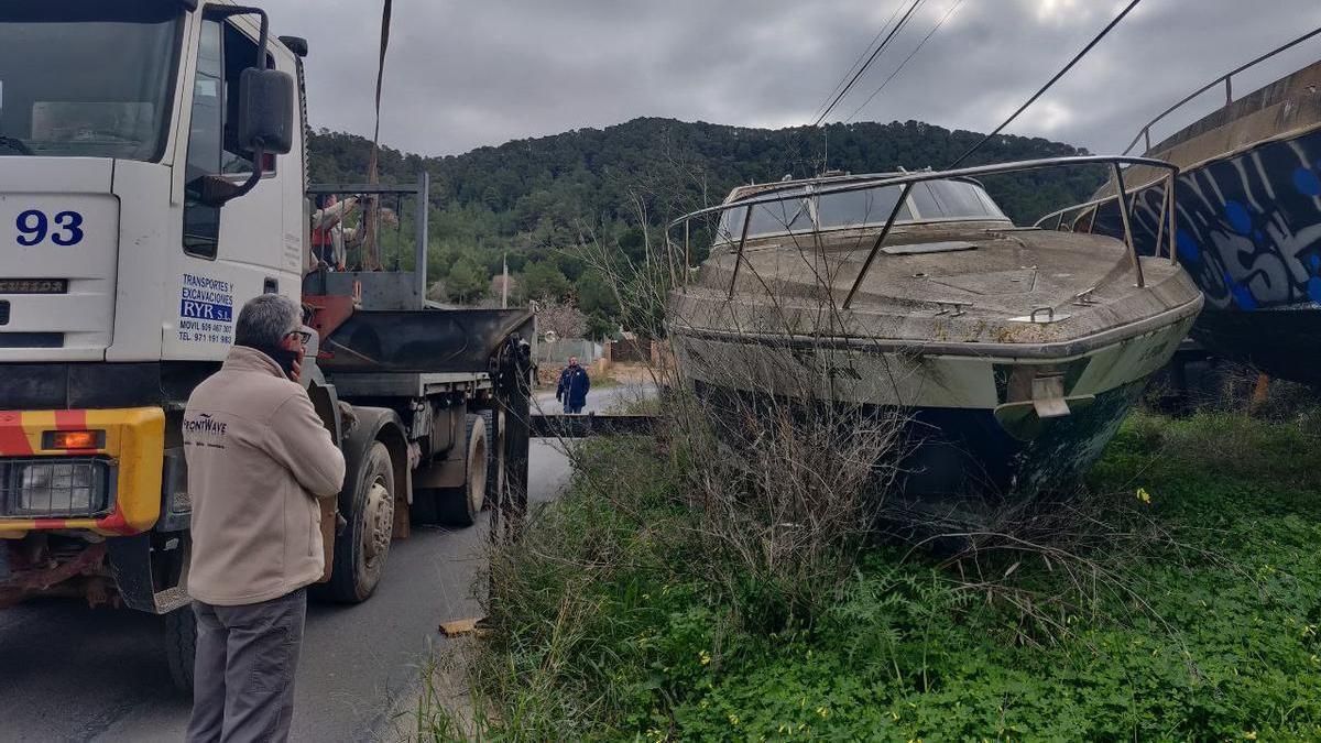 Medio ambiente en Ibiza: detenido el responsable de los fondeos ilegales de Porroig y del vertedero ilegal de Cala Tarida