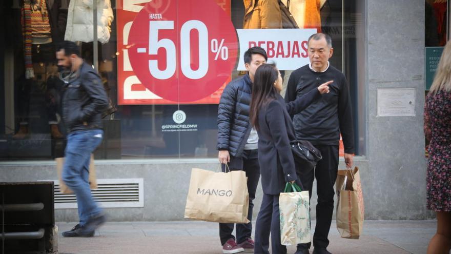 Aunque las rebajas de invierno comienzan el día 7, ya hay descuentos en las tiendas