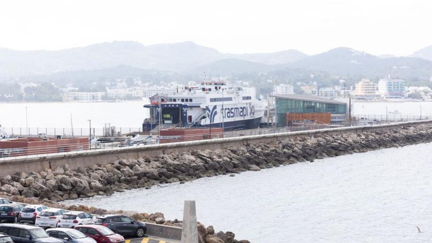 El PSOE lleva al Parlament balear la propuesta para mantener la limitación de ferris en  el puerto de Sant Antoni