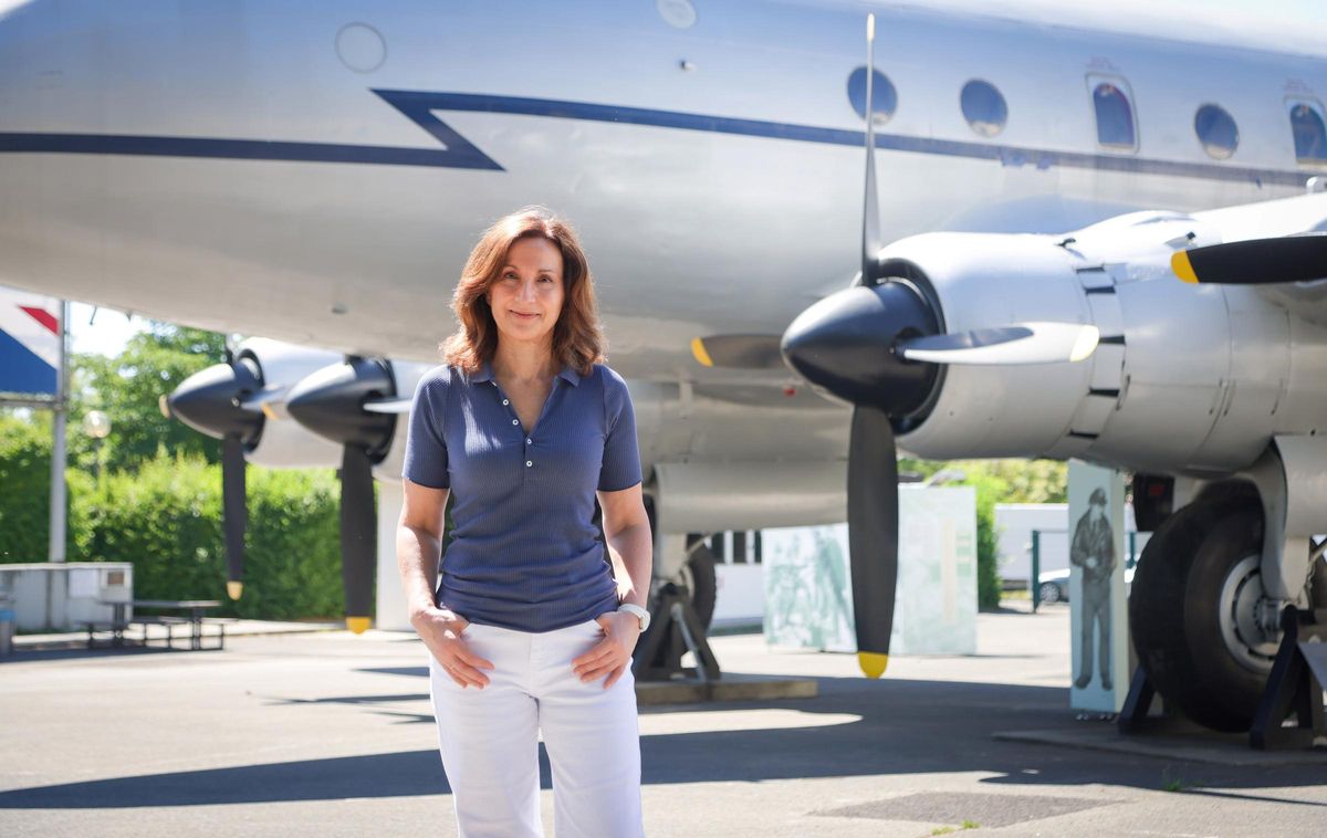 Paloma Sánchez-Garnica posa junto a un avión de la RAF en el Alliierten Museum de Berlín Paloma Sánchez-Garnica posa junto a un avión de la RAF en el Alliierten Museum de Berlín