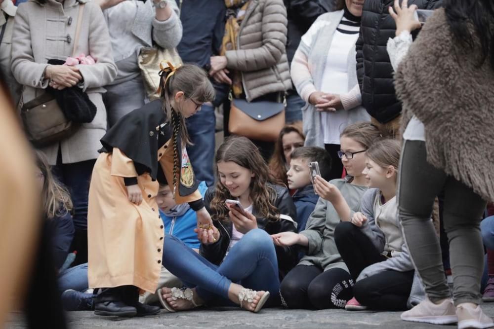 La procesión del Santo Entierro transcurre por el centro de Palma