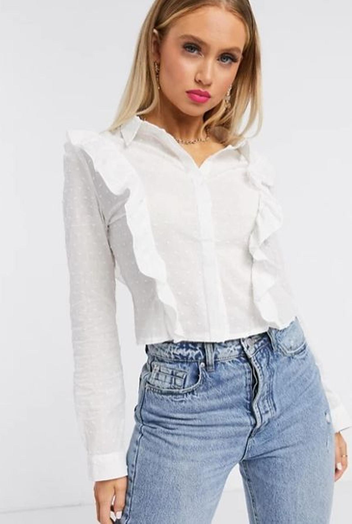 Camisa de plumeti con volantes (Precio: 25,99 euros)