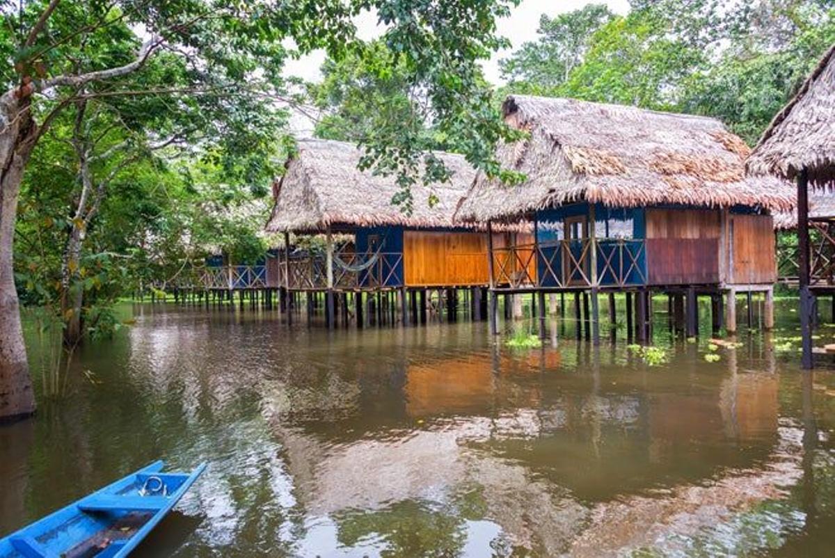 Bungalows en la selva del Amazonas, cerca de Iquitos.