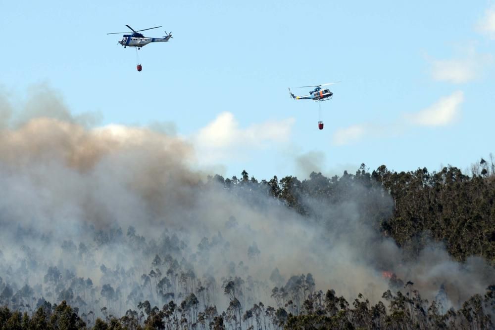 Lucha contra el fuego en Arousa