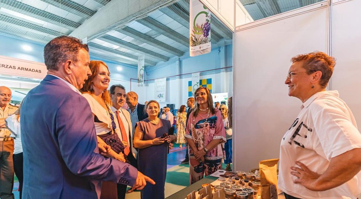 Los puestos de comercio local fomentaron la visibilidad de los pequeños negocios. | SERVICIO ESPECIAL