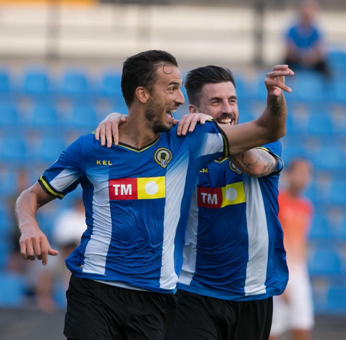 El Hércules despide al técnico argentino tras ganar por 3-2 al Peralada con mucho sufrimiento.