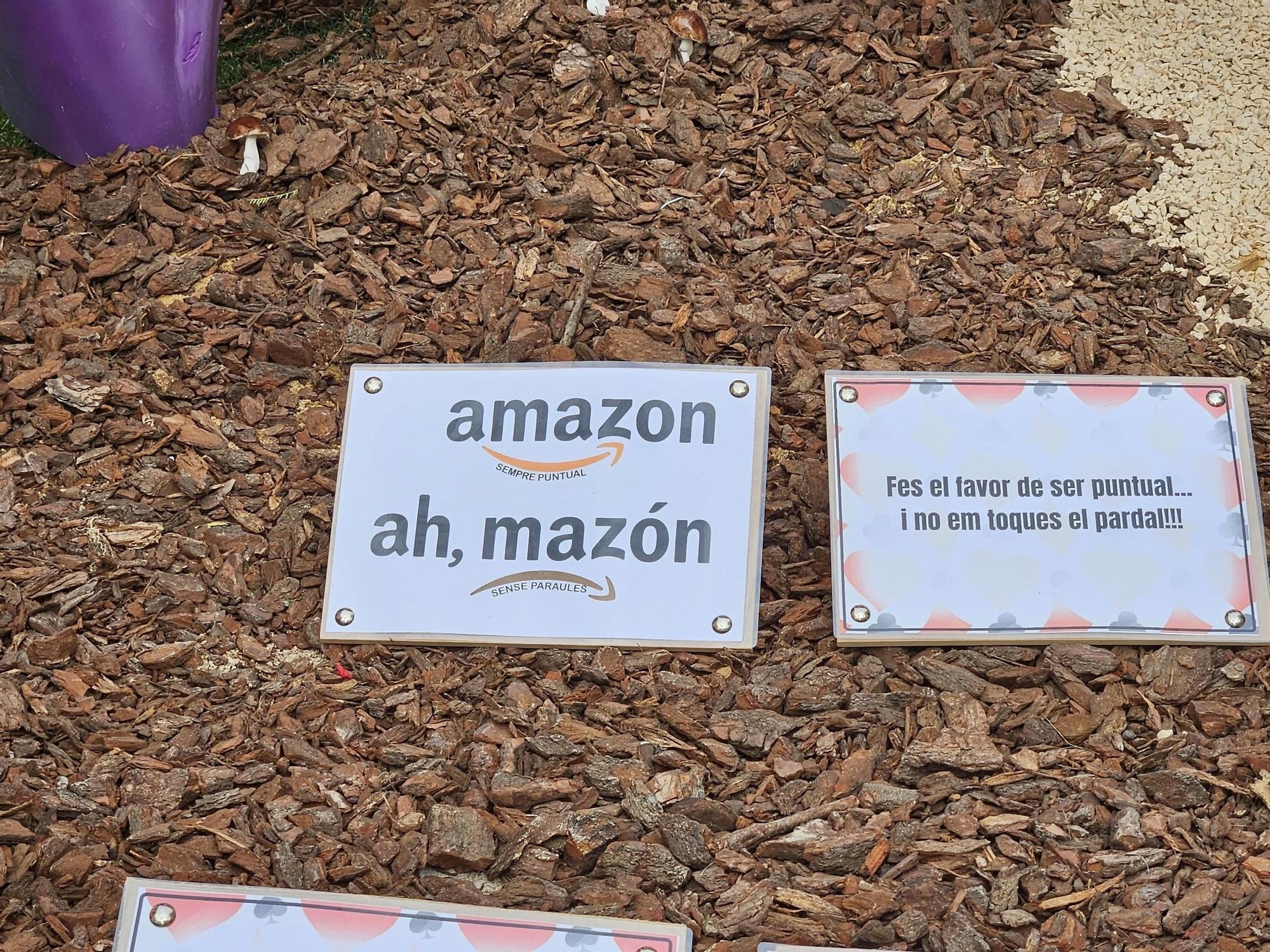 Las fallas de Carcaixent se llenan de críticas contra Mazón y homenajes a los voluntarios