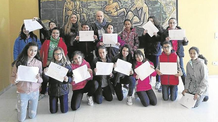 El ilustrador David Guirao realiza un taller en la biblioteca