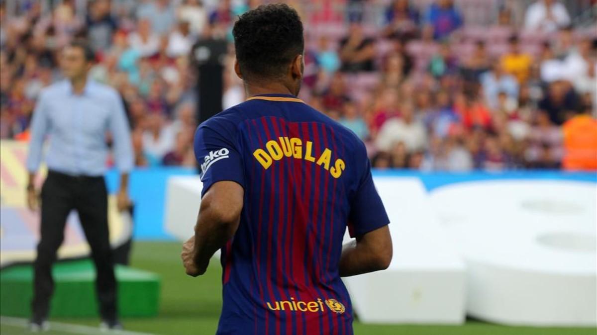 Douglas durante la presentación del Barça 17/18