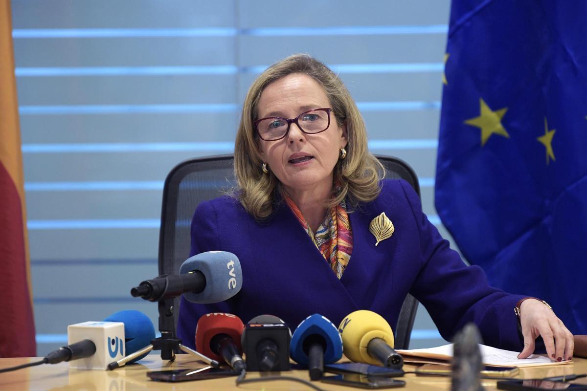 Calviño recuerda que la propuesta de Podemos sobre las hipotecas está ya en vigor