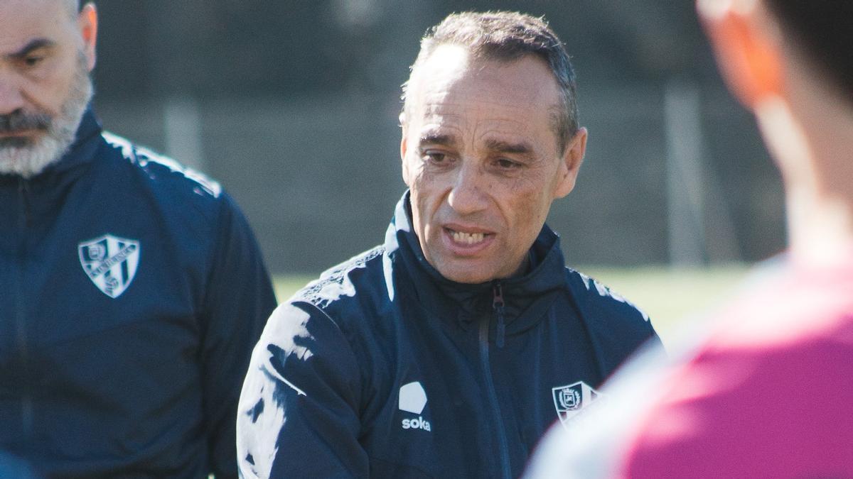 José Luis Oltra dirige este martes su segundo entrenamientoe en la Base Aragonesa.