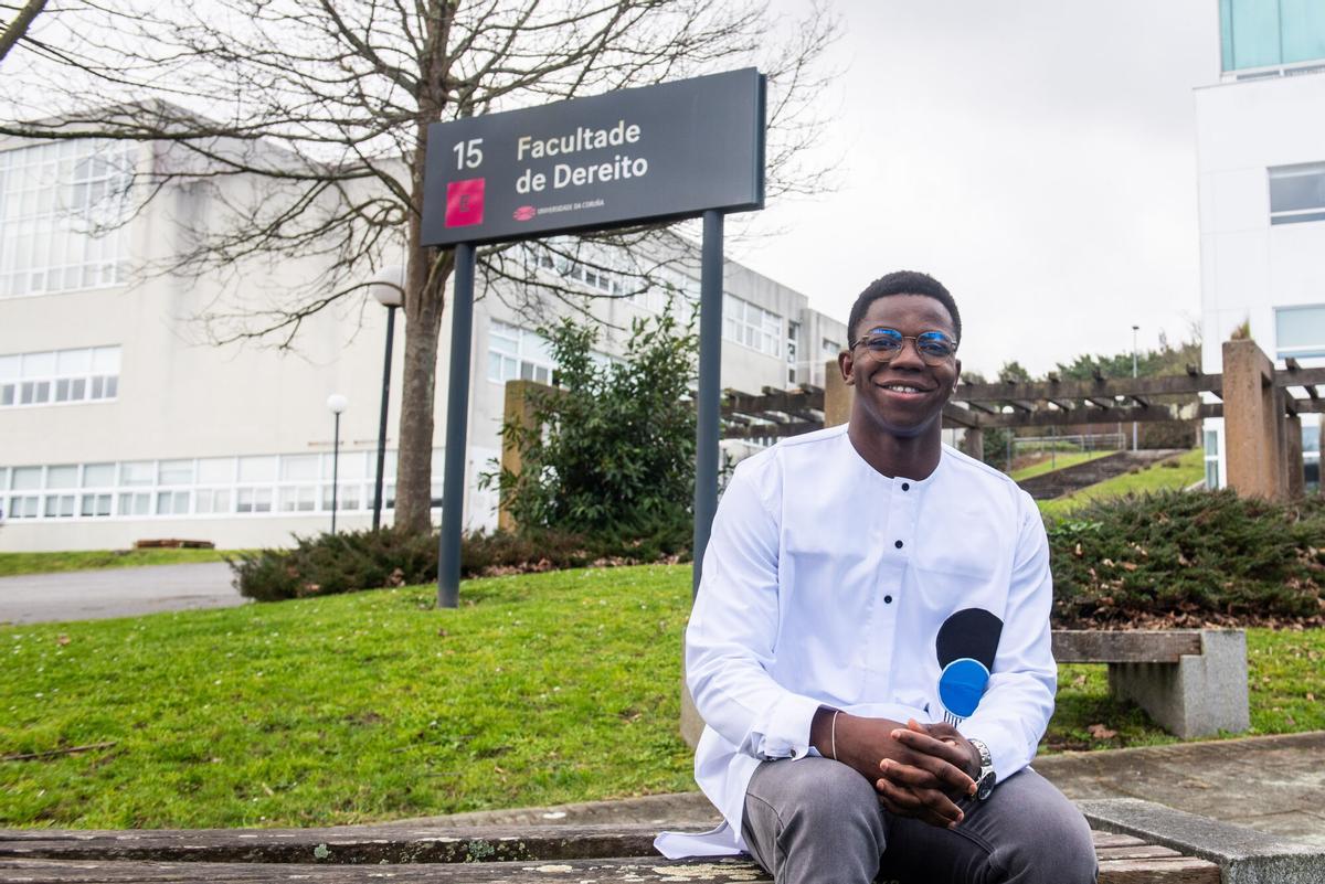 Seny Kébé en la facultad de Derecho de la Universidad de A Coruña (UDC)