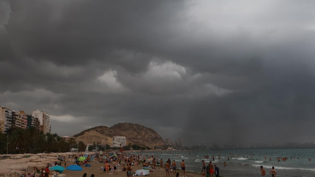 Municipios de la provincia Alicante adoptan medidas preventivas por la alerta naranja de lluvias y tormentas