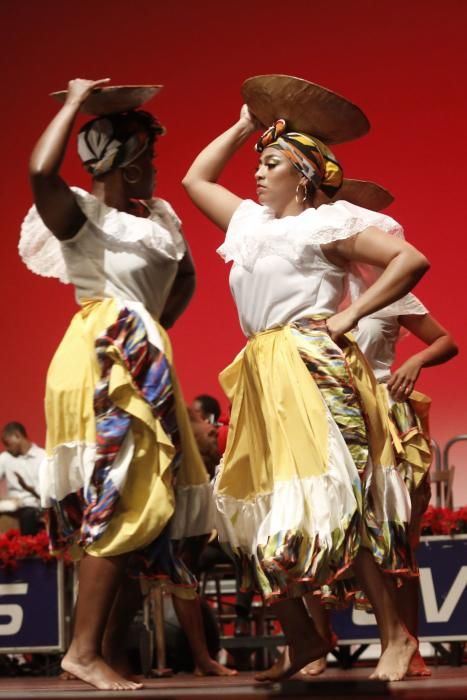 Primera sesión del festival folclórico