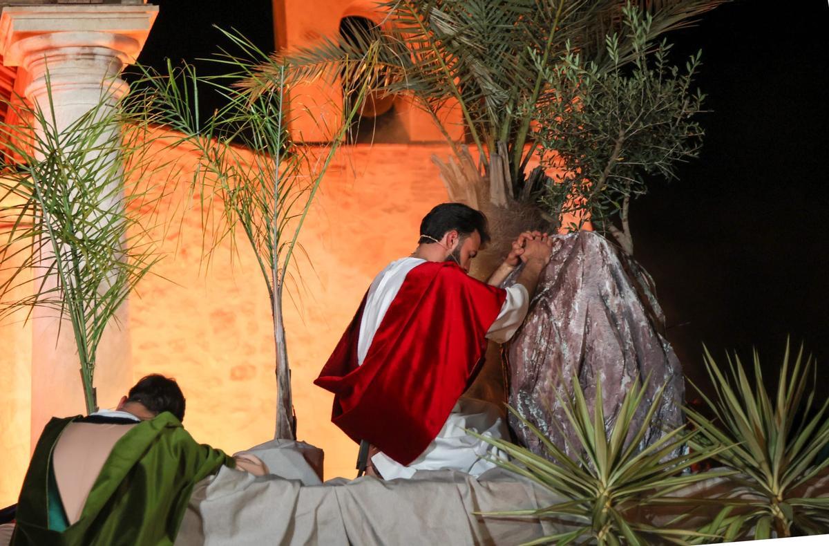 Así fue el Vía Crucis viviente del Paso Morado de Lorca