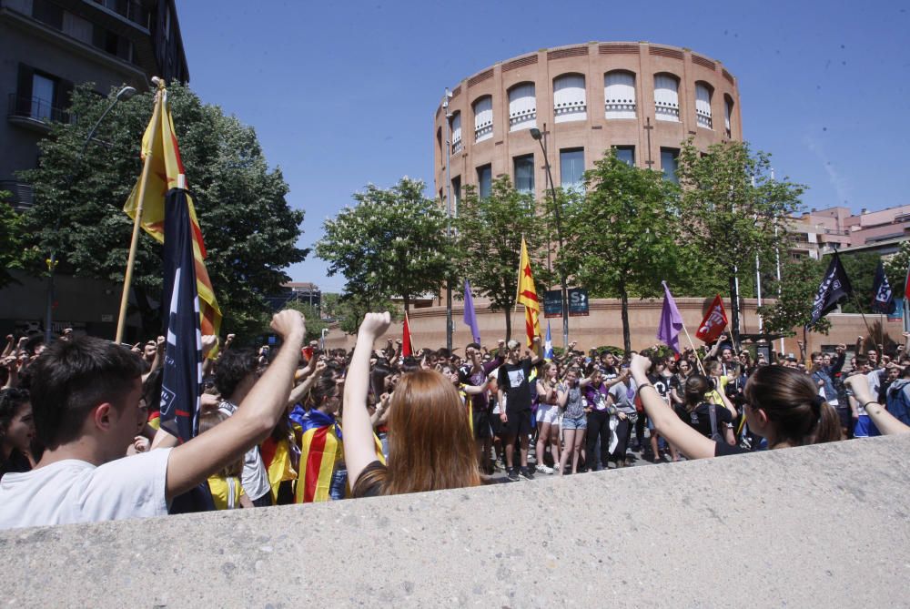 Manifestació d''estudiants universitaris a Girona