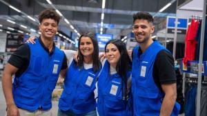 Trabajadores del nuevo Decathlon City Puigcerdà, que se inaugura este viernes.