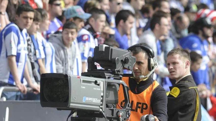 Cámaras de televisión en Riazor. la opinión