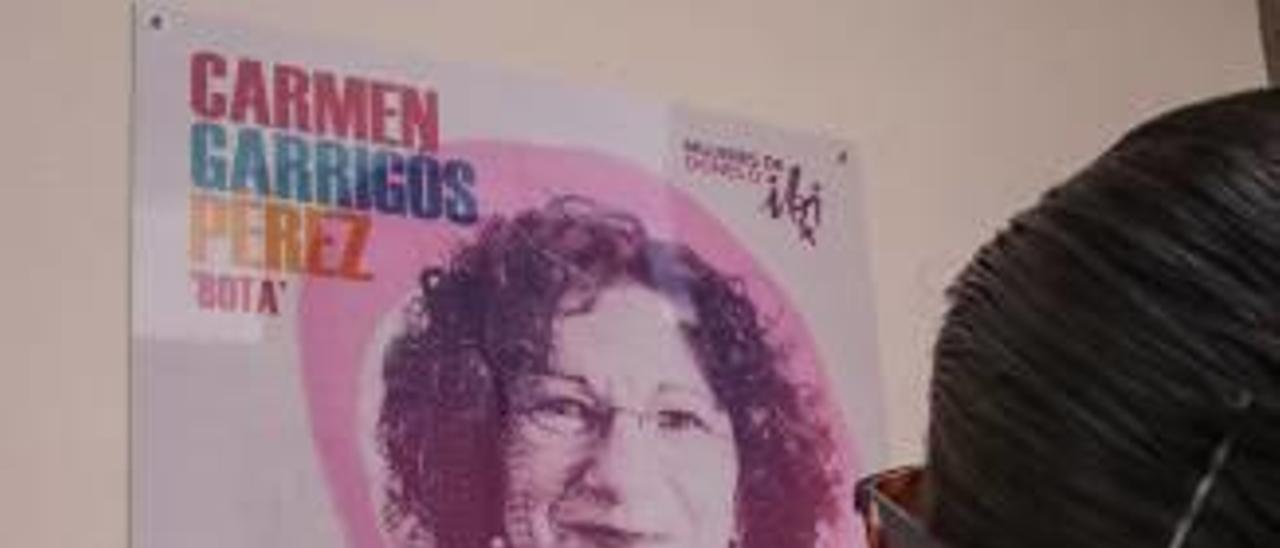 Panel que homenajea a Carmen Garrigós.
