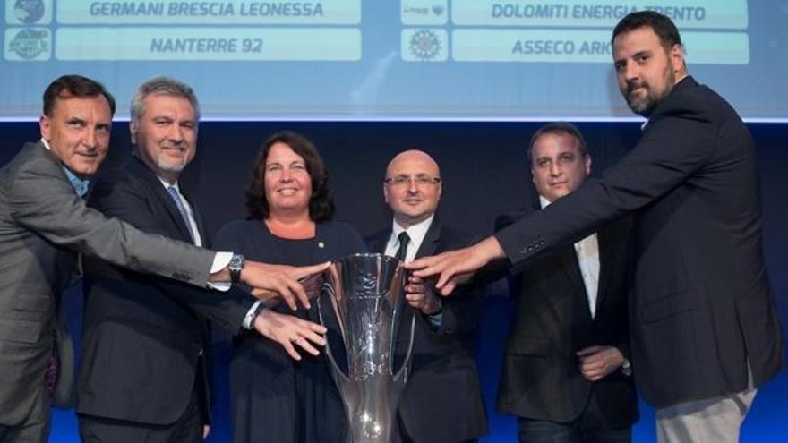 Los representantes de los seis equipos del Grupo D, entre ellos Germán Gabriel, el día del sorteo celebrado en Barcelona.