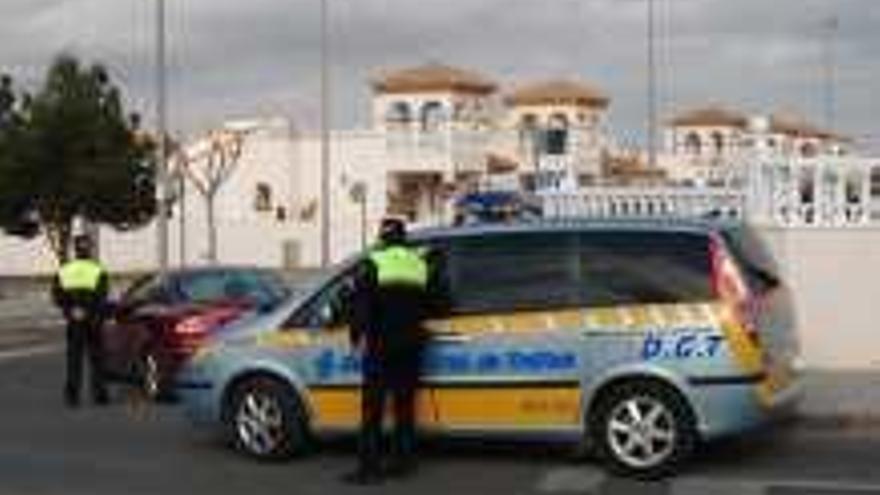 La Policía Local realiza controles de velocidad en las vías urbanas y junto a colegios