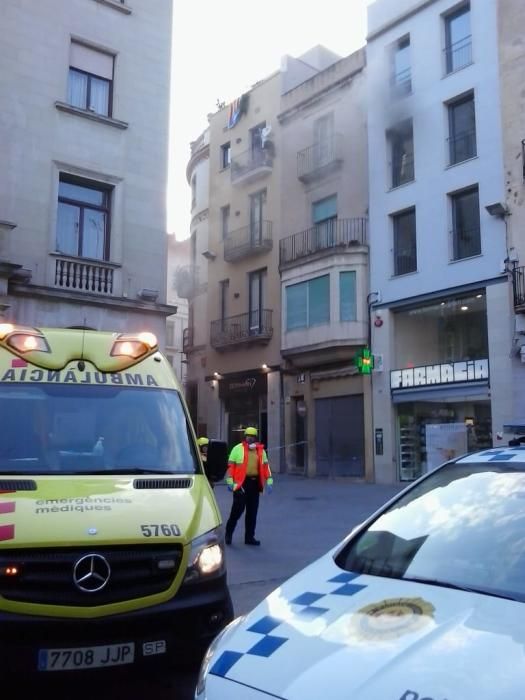 Evacuen els veïns d'un edifici de Figueres per l'incendi d'una assecadora