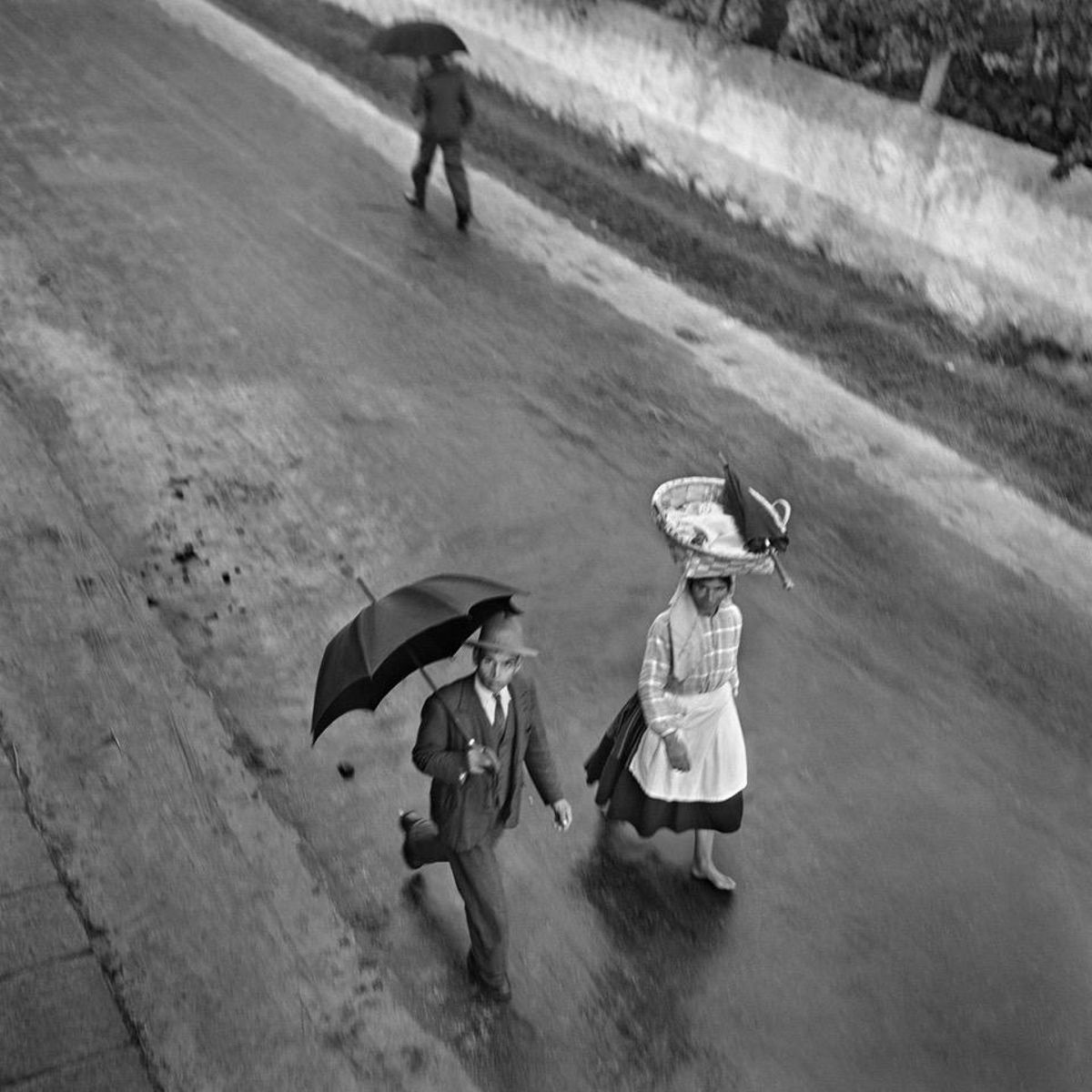 4. Bajo la lluvia, Portugal 1938