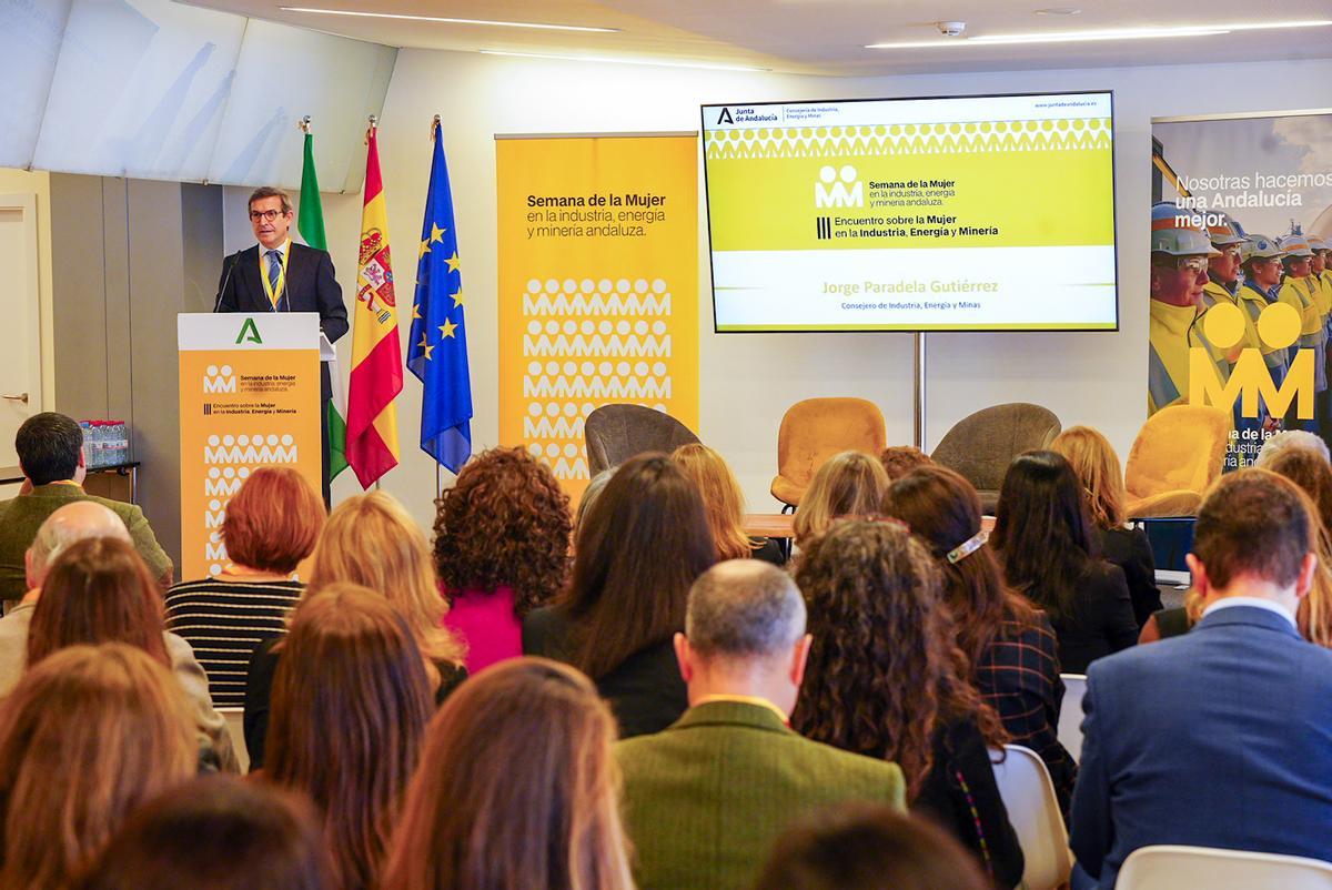 Inauguración del III Encuentro de la Mujer en la industria, energía y minería andaluza, que se ha celebrado este lunes en Sevilla.