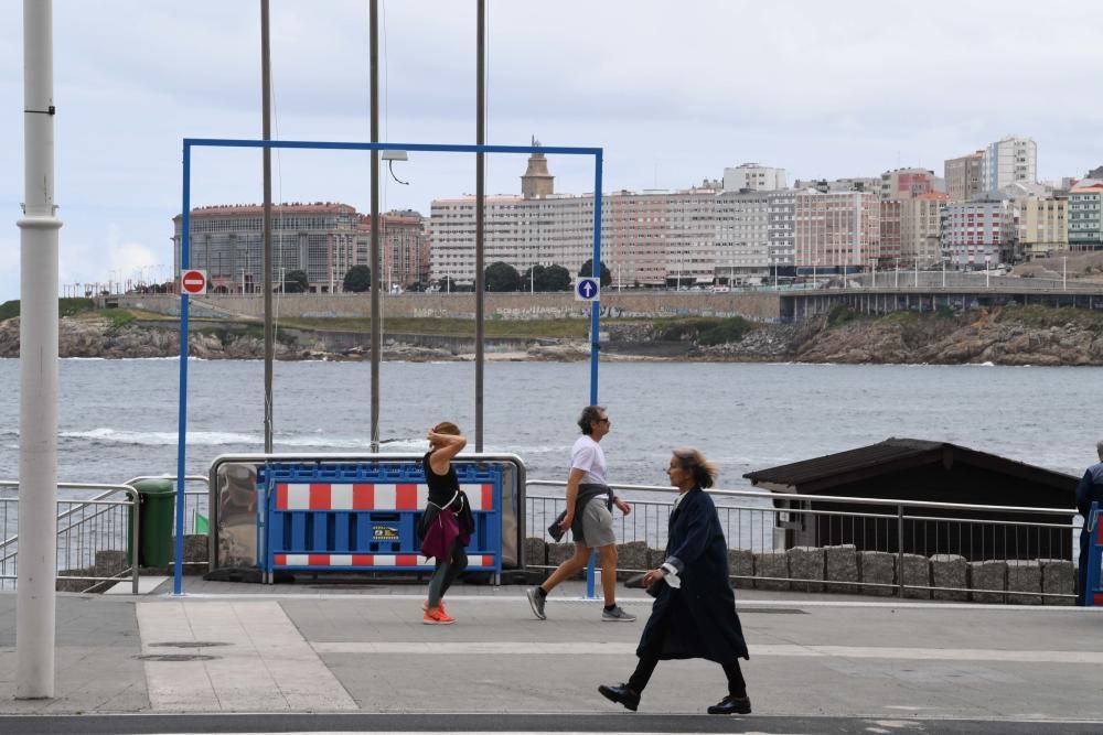 Arcos de control de aforo en playas de A Coruña