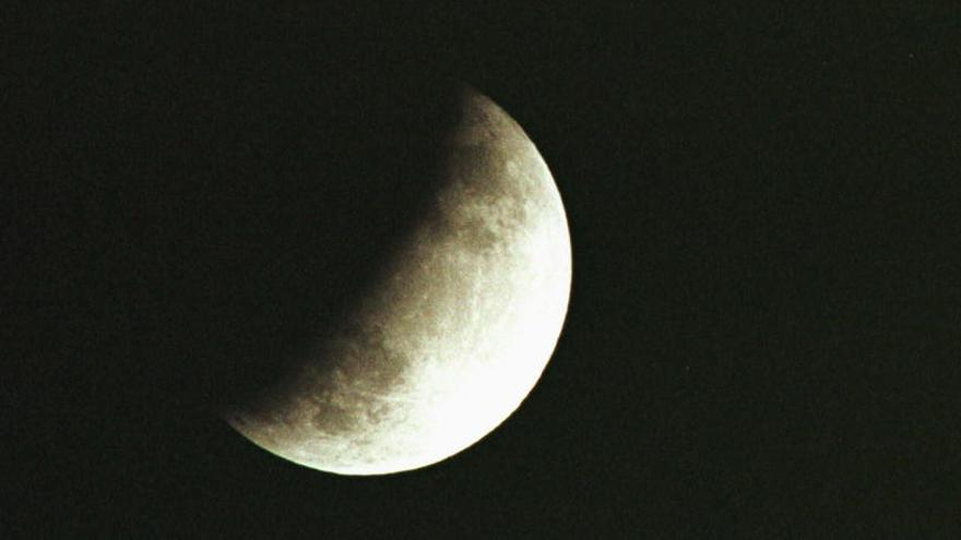 Fotografía de un eclipse lunar.