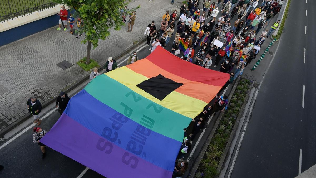 Más de mil personas protestan en A Coruña contra la LGTBIfobia.