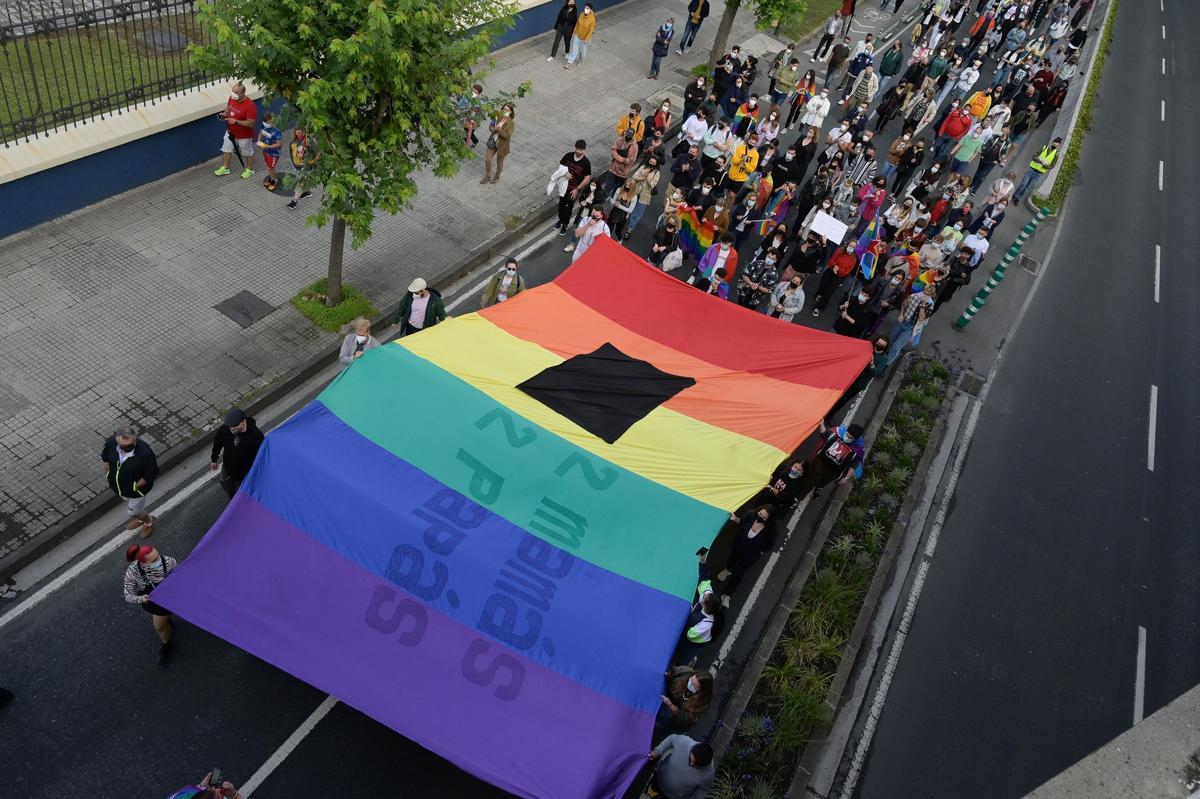 Más de mil personas protestan en A Coruña contra la LGTBIfobia.
