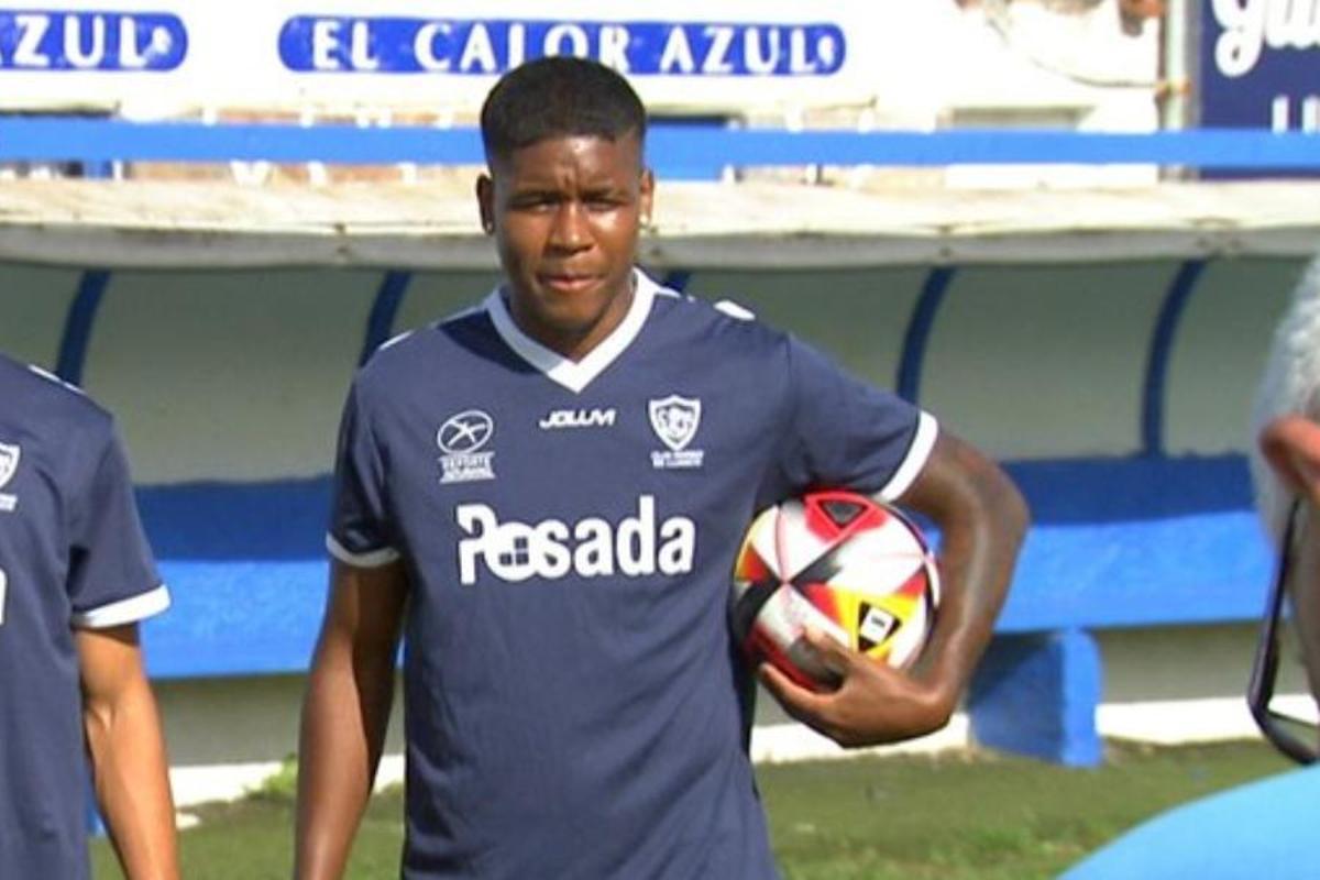 Denilson Mena, en su presentación con el Marino.