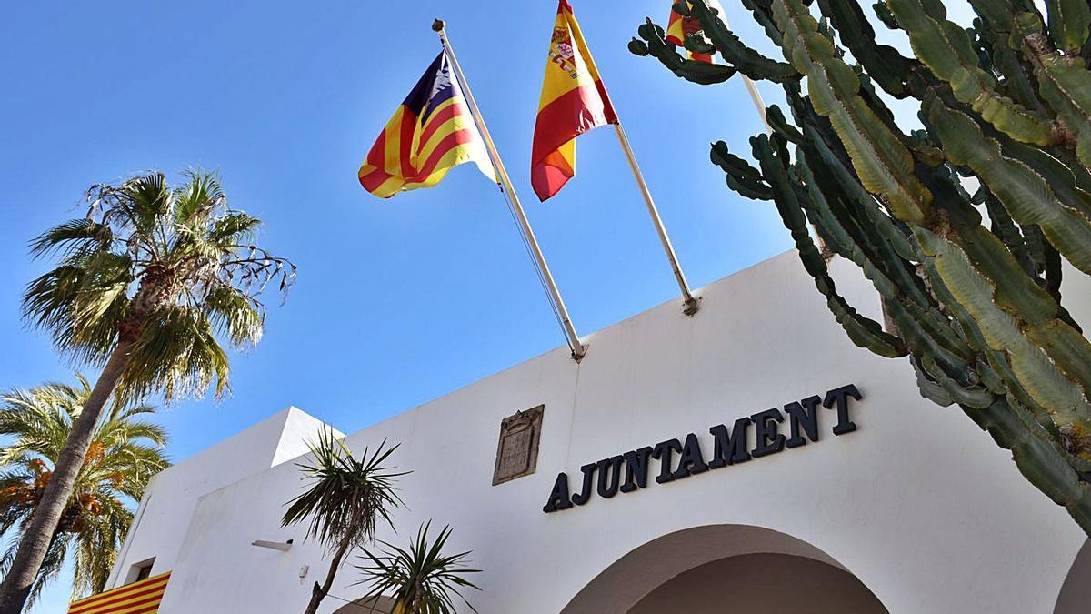 Imágen de archivo de la fachada del Ayuntamiento de Sant Josep.