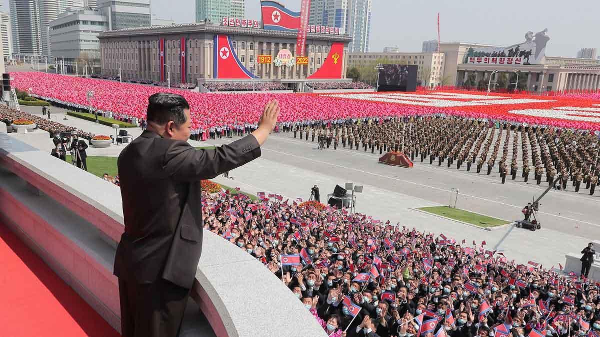 Corea de Norte conmemora con un desfile el nacimiento del fundador del país, abuelo del actual líder Kim Jong Un