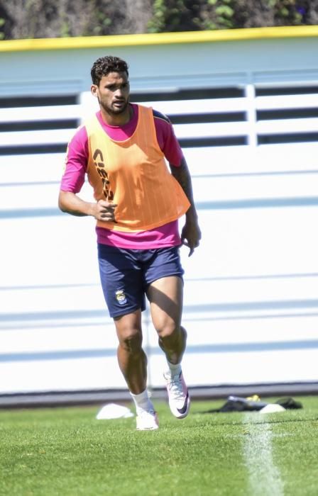 Entrenamiento de la UD Las Palmas en Barranco ...