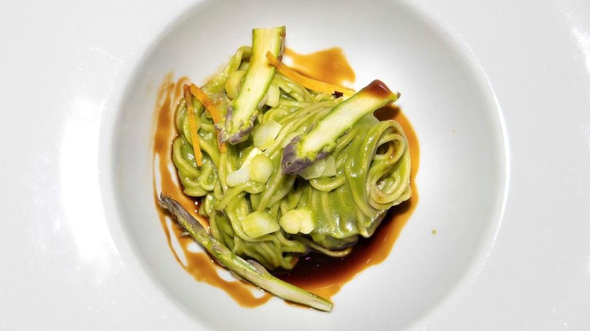 Los ’asian green noodles’, con curri verde espinacas y espárragos, de Juan Carlos Reyes, plato con el que ha ganado el concurso de la mejor receta asiática de España.