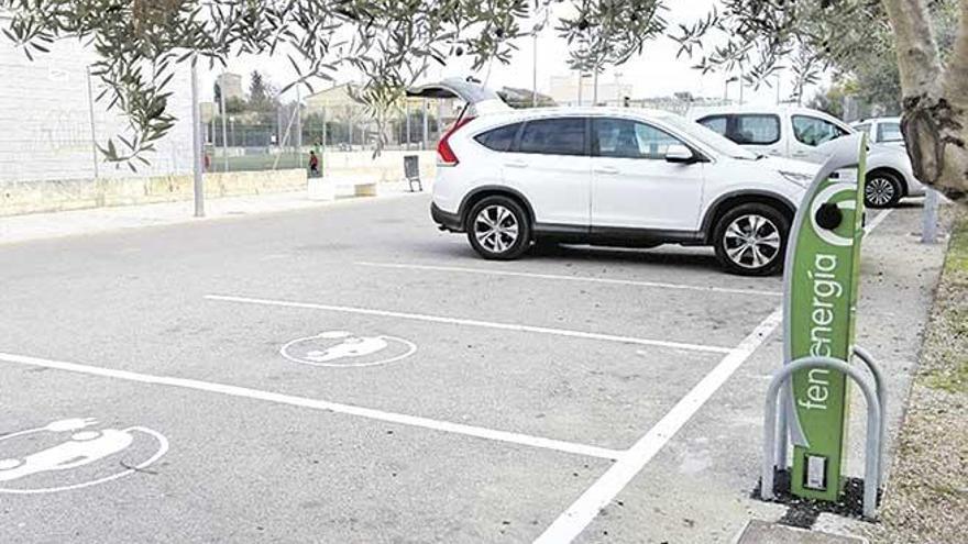 Un punto de recarga de vehículos eléctricos en Palma.