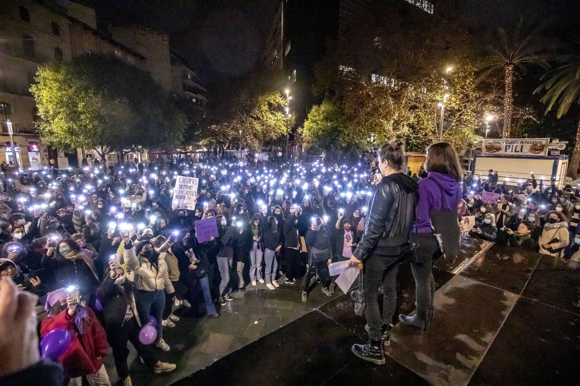 Manifestación del 25-N en Mallorca: Más de 500 personas recorren Palma "hartas" de la violencia machista